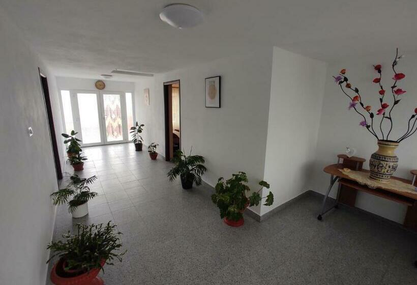 Номер Стандарт, Casa Dugălie