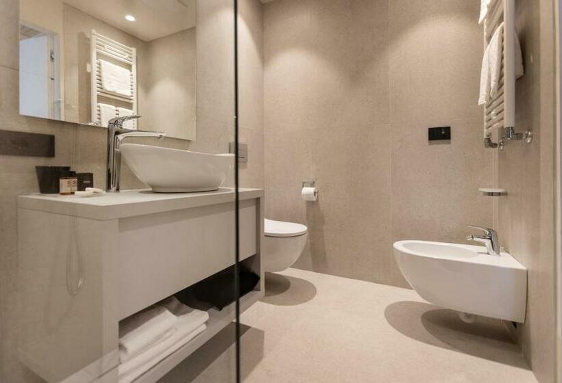 Superior room with lake view, Llac Living Nature