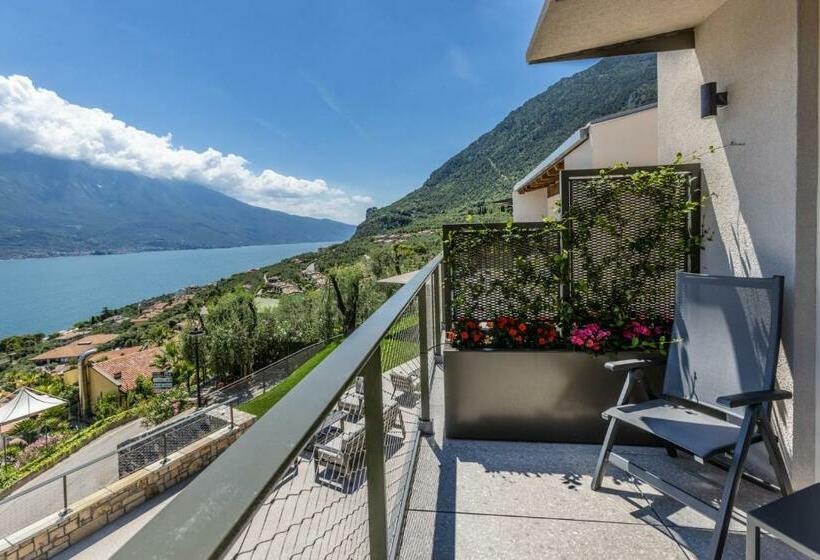 Superior room with lake view, Llac Living Nature