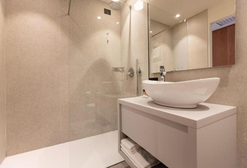 Superior room with lake view, Llac Living Nature