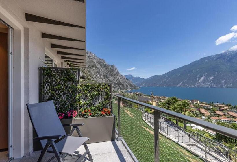 Superior room with lake view, Llac Living Nature