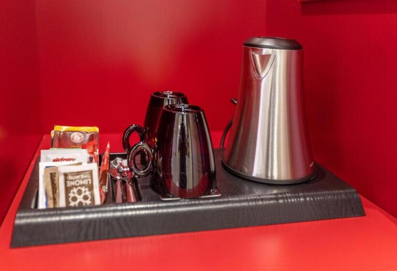 جناح جونيور مطل علي البحيرة, Llac Living Nature