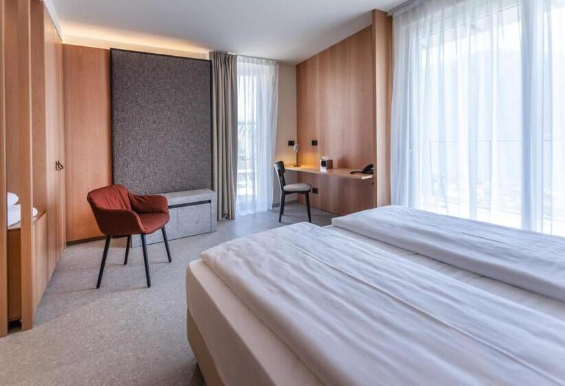 جناح مطل على البحيرة, Llac Living Nature