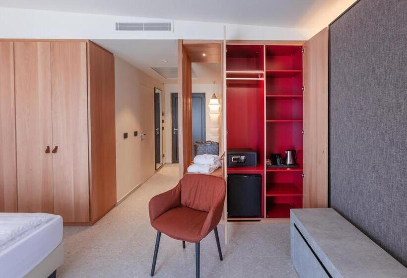 Suite with lake view, Llac Living Nature