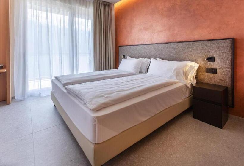 Suite with lake view, Llac Living Nature