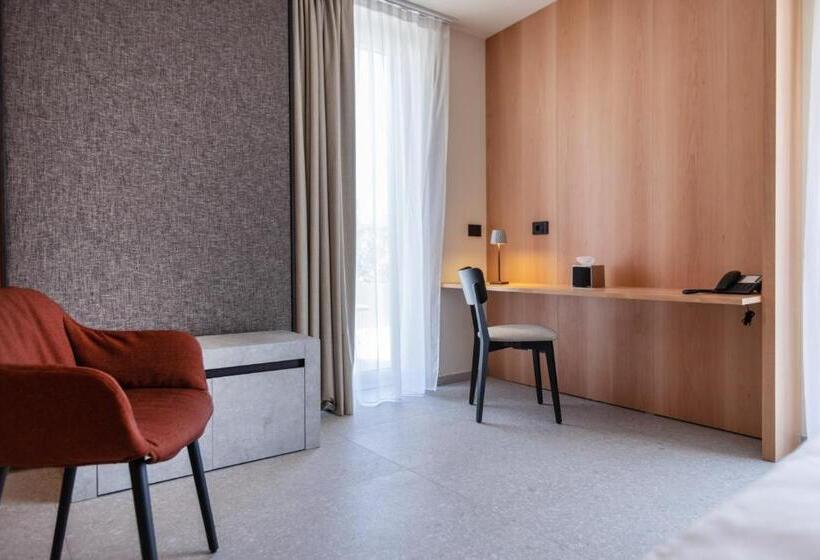 Suite with lake view, Llac Living Nature