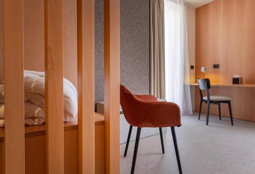 Suite with lake view, Llac Living Nature