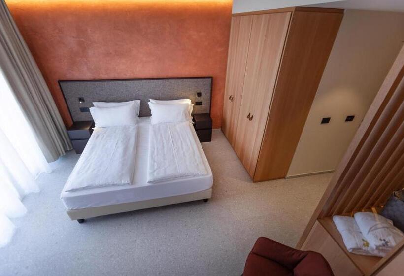 Suite with lake view, Llac Living Nature