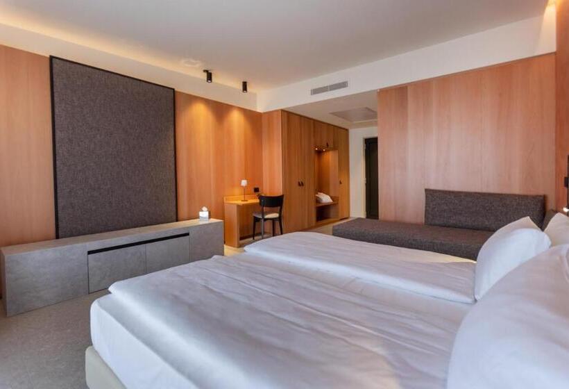 Superior room with lake view, Llac Living Nature