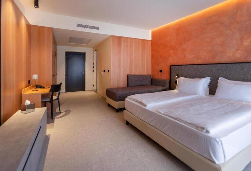 Superior room with lake view, Llac Living Nature