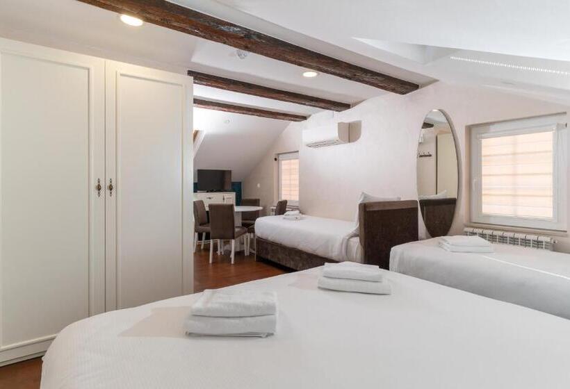 استودیو خانوادگی, Ornament