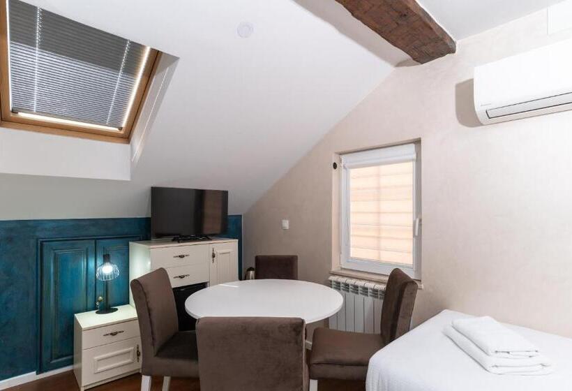 استودیو خانوادگی, Ornament