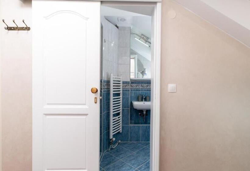 استودیو خانوادگی, Ornament