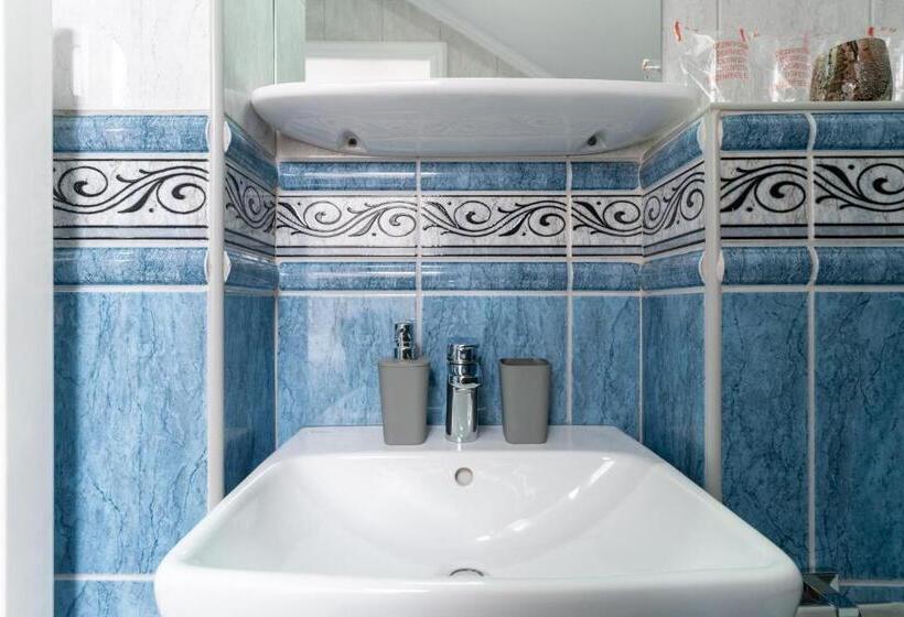 استودیو خانوادگی, Ornament