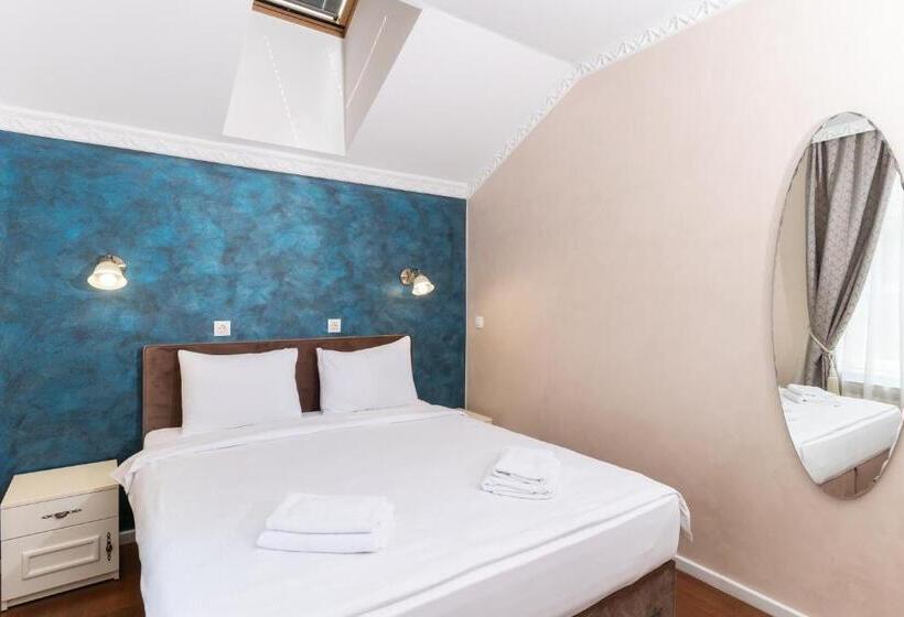 اتاق اکونومی, Ornament