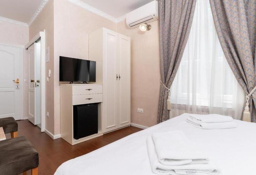 اتاق اکونومی, Ornament