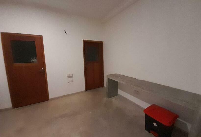 غرفة ديلوكس, Mealanie S House