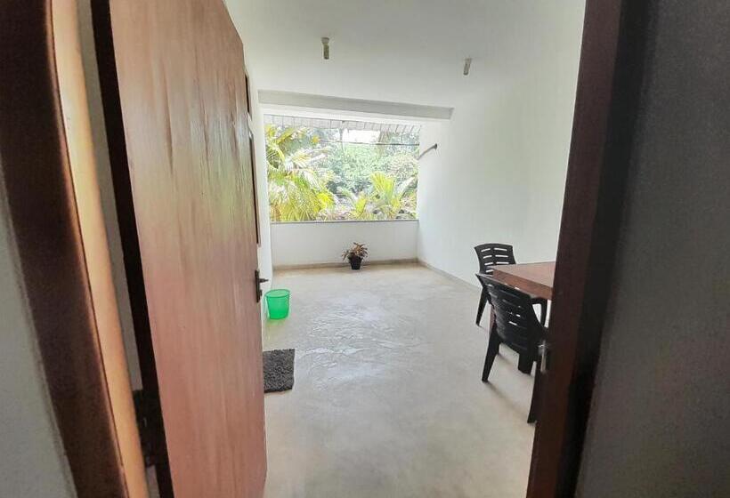 غرفة ديلوكس, Mealanie S House