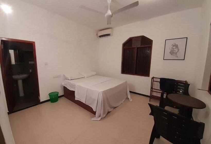 غرفة قياسية, Mealanie S House