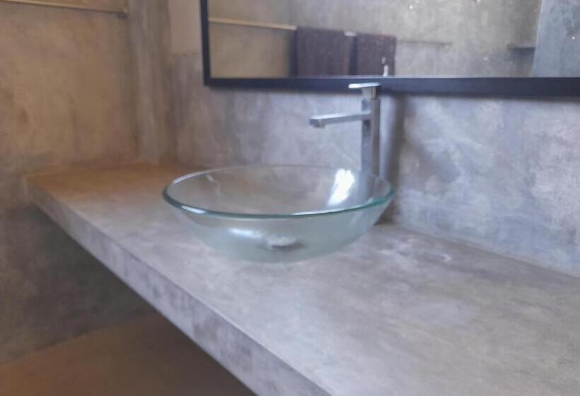 غرفة قياسية, Mealanie S House