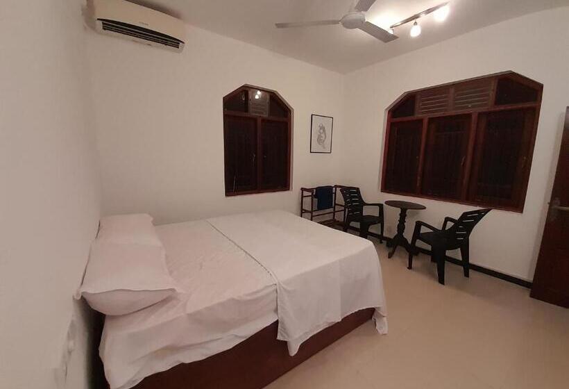 غرفة قياسية, Mealanie S House