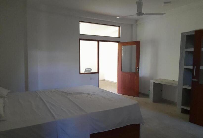 غرفة قياسية, Mealanie S House