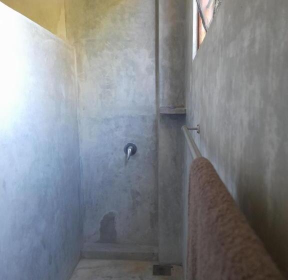 غرفة قياسية, Mealanie S House