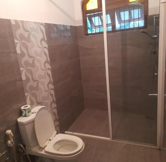 غرفة إقتصادية, Mealanie S House