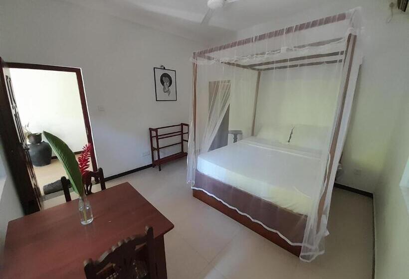 Номер Economy, Mealanie S House