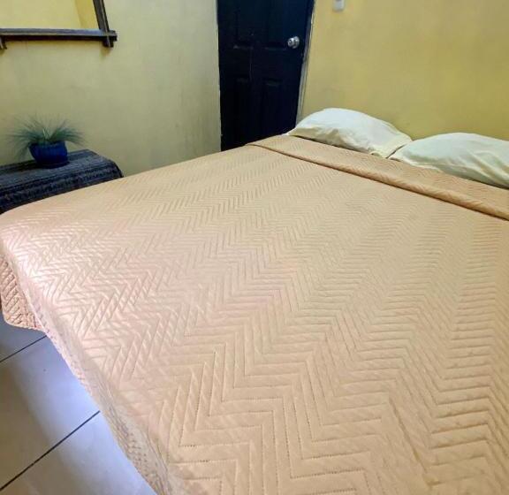اتاق استاندارد با سرویس بهداشتی مشترک, Hostal El Calvario