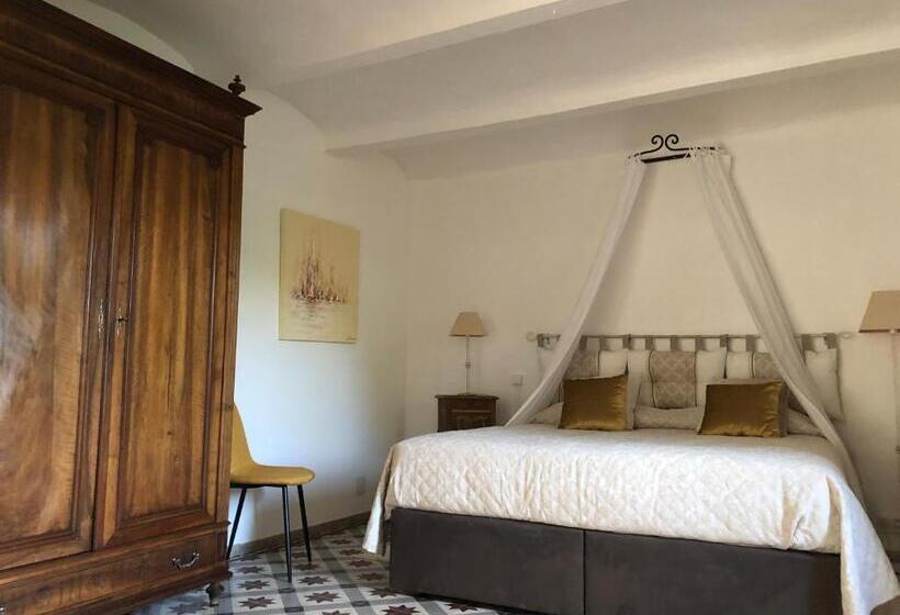 غرفة ديلوكس ثلاثية, Les Dames De Saint Florent