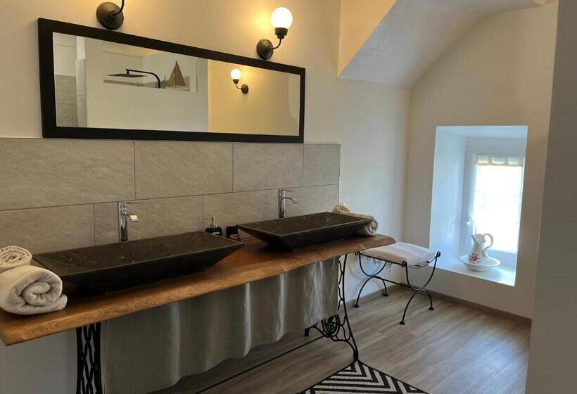 غرفة ديلوكس ثلاثية, Les Dames De Saint Florent