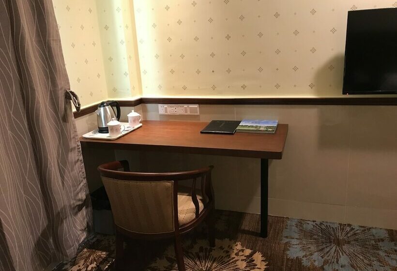 Pokój Deluxe, Good East