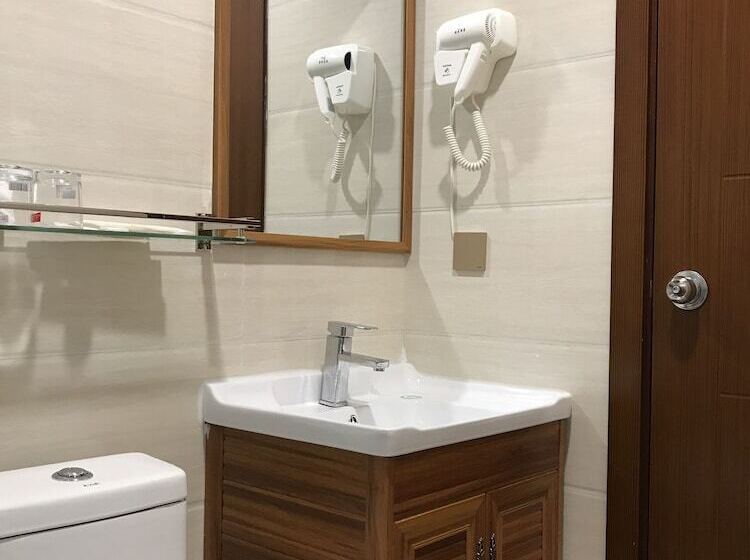 Pokój Deluxe, Good East