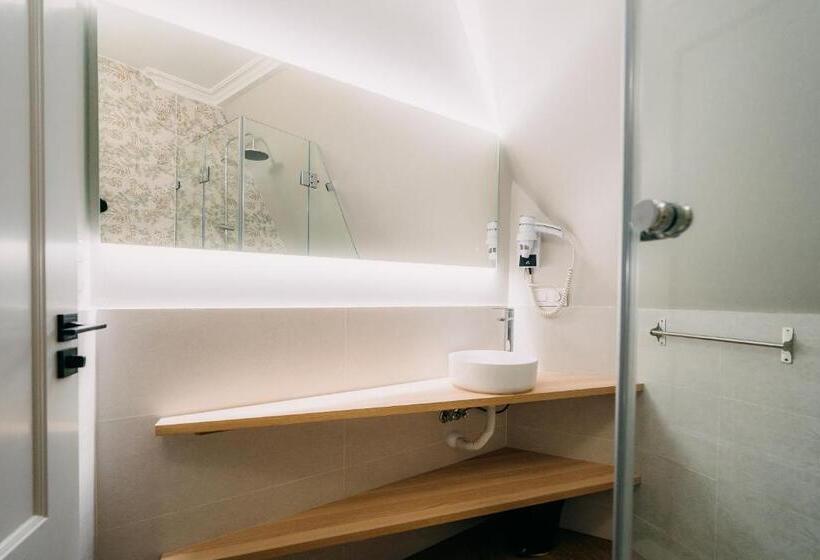 豪华家庭房间, Pensión Caldea