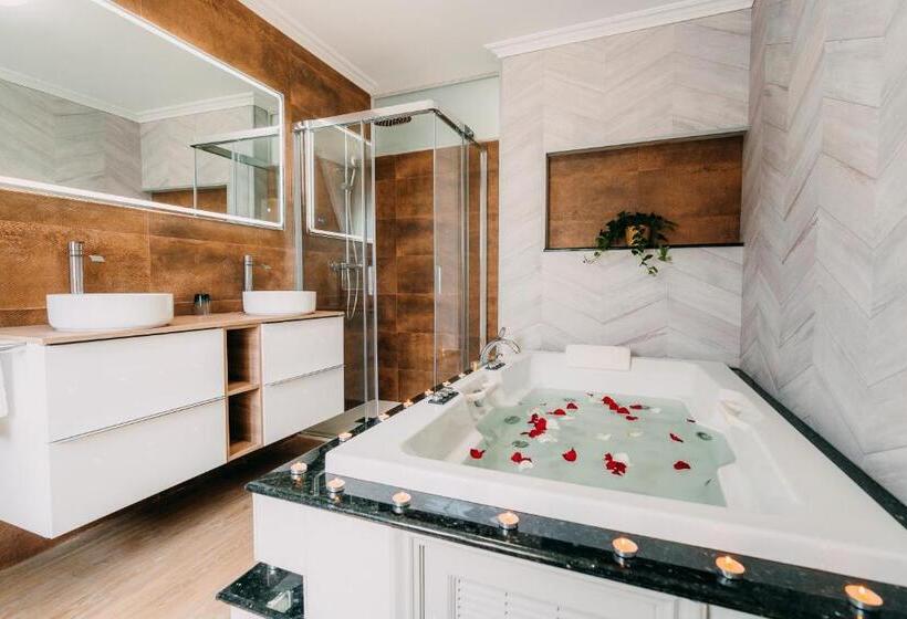 高级家庭房间, Pensión Caldea