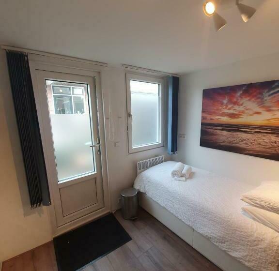 Standart Oda, Cozy Garden House Kijkduin Beach