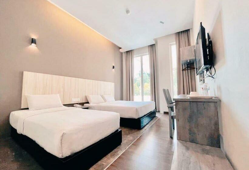 デラックスファミリールーム, Karang Timur Motel