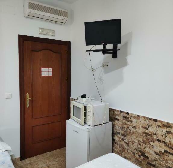 חדר סטנדרט לשלושה, Pensión Carlos Iii