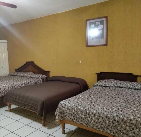 اتاق ساده سه‌ نفره, Premier Rioverde