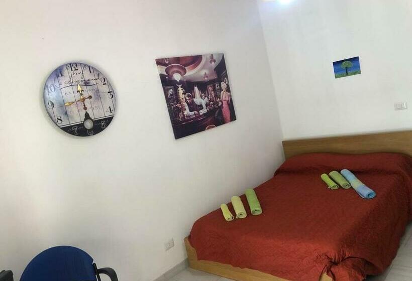 חדר סטנדרט עם מרפסת, Monolocaleoptional  C I R C E   Ragusa Centro Corso Italia