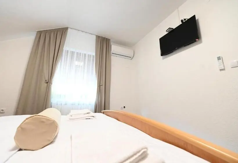 اتاق استاندارد با بالکن, Sobe   Rooms Drvorez