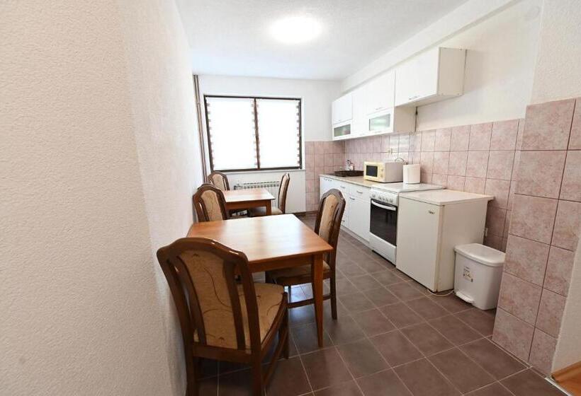 اتاق ساده سه‌ نفره, Sobe   Rooms Drvorez