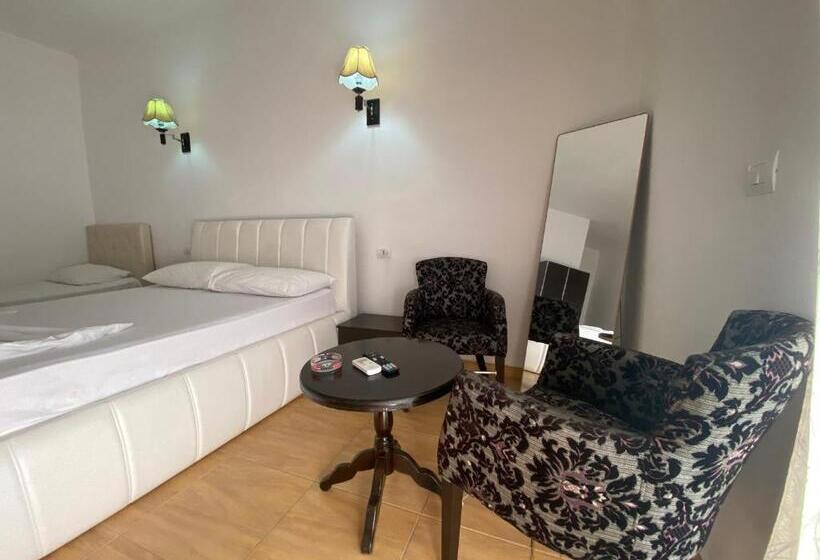 디럭스 트리플 룸, Velipoja Park