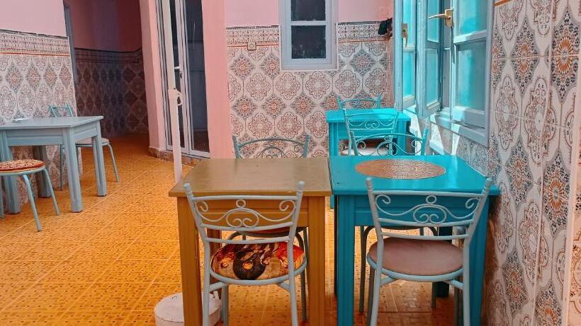 标准间内部标间, Dar Sultana