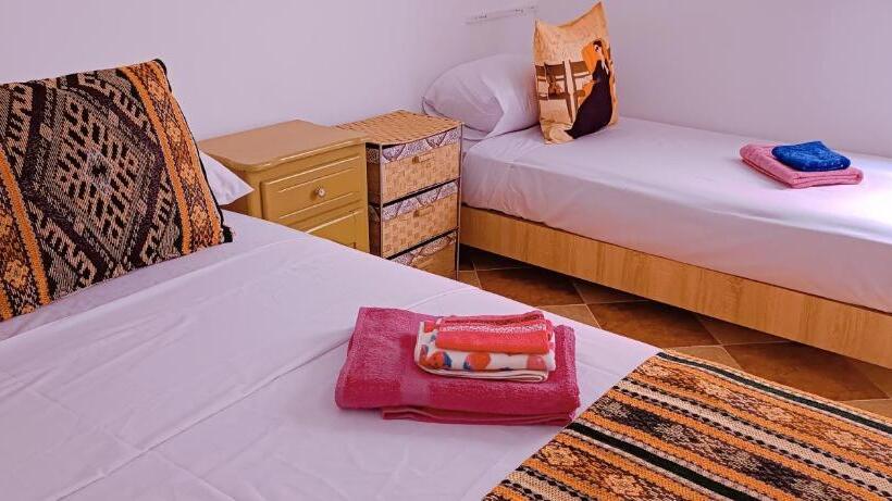 标准间内部标间, Dar Sultana