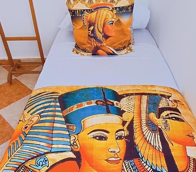 标准间内部标间, Dar Sultana