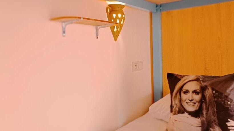 家庭间, Dar Sultana