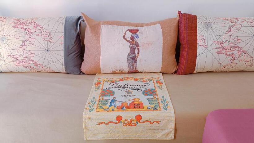 家庭工作室, Dar Sultana