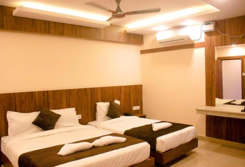标准间, Sakura Inn